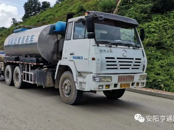 我公司廣東河惠莞項目透層、封層試驗段完成